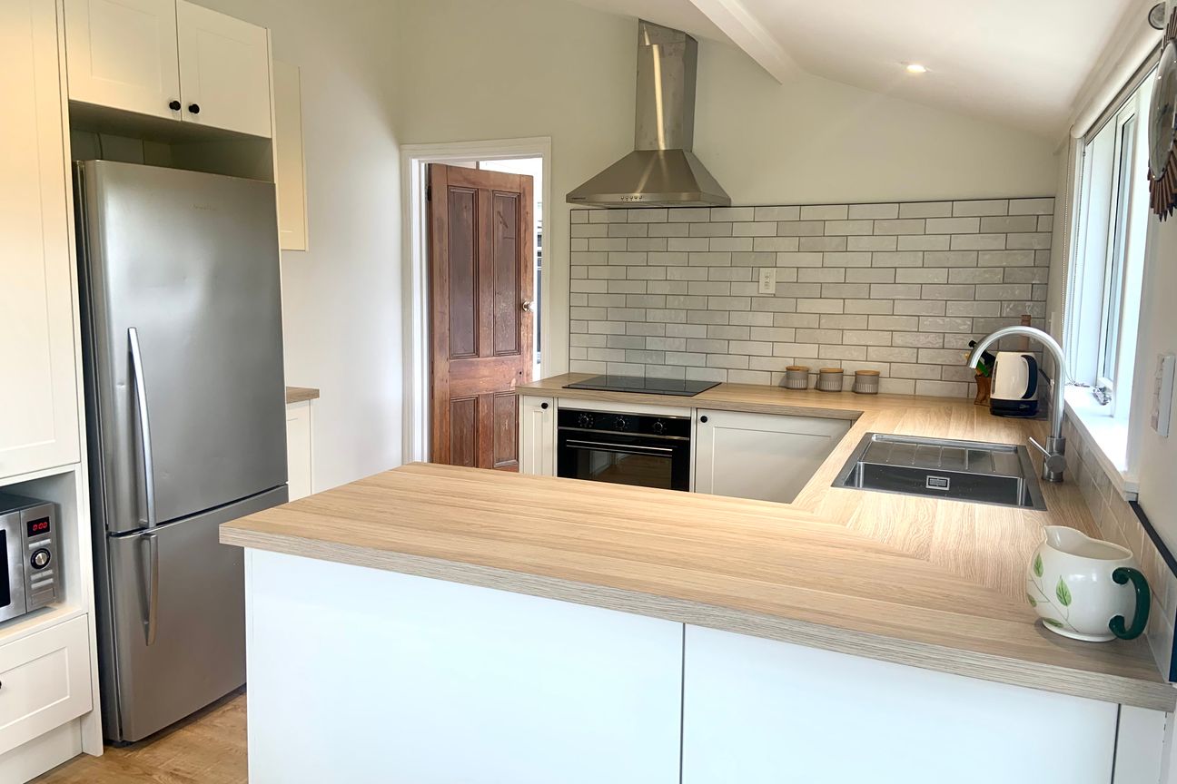 Gorgeous Renovated Fully Furnished Character Villa in Prime Location! - Widok 4