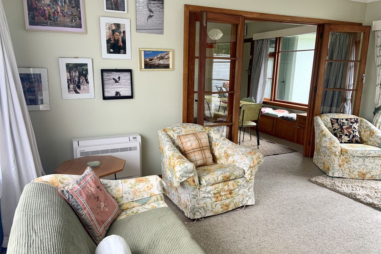 Very Cute Fully Furnished Retro Styled Bungalow Situated On Gorgeous Garden Setting! - Bild 5
