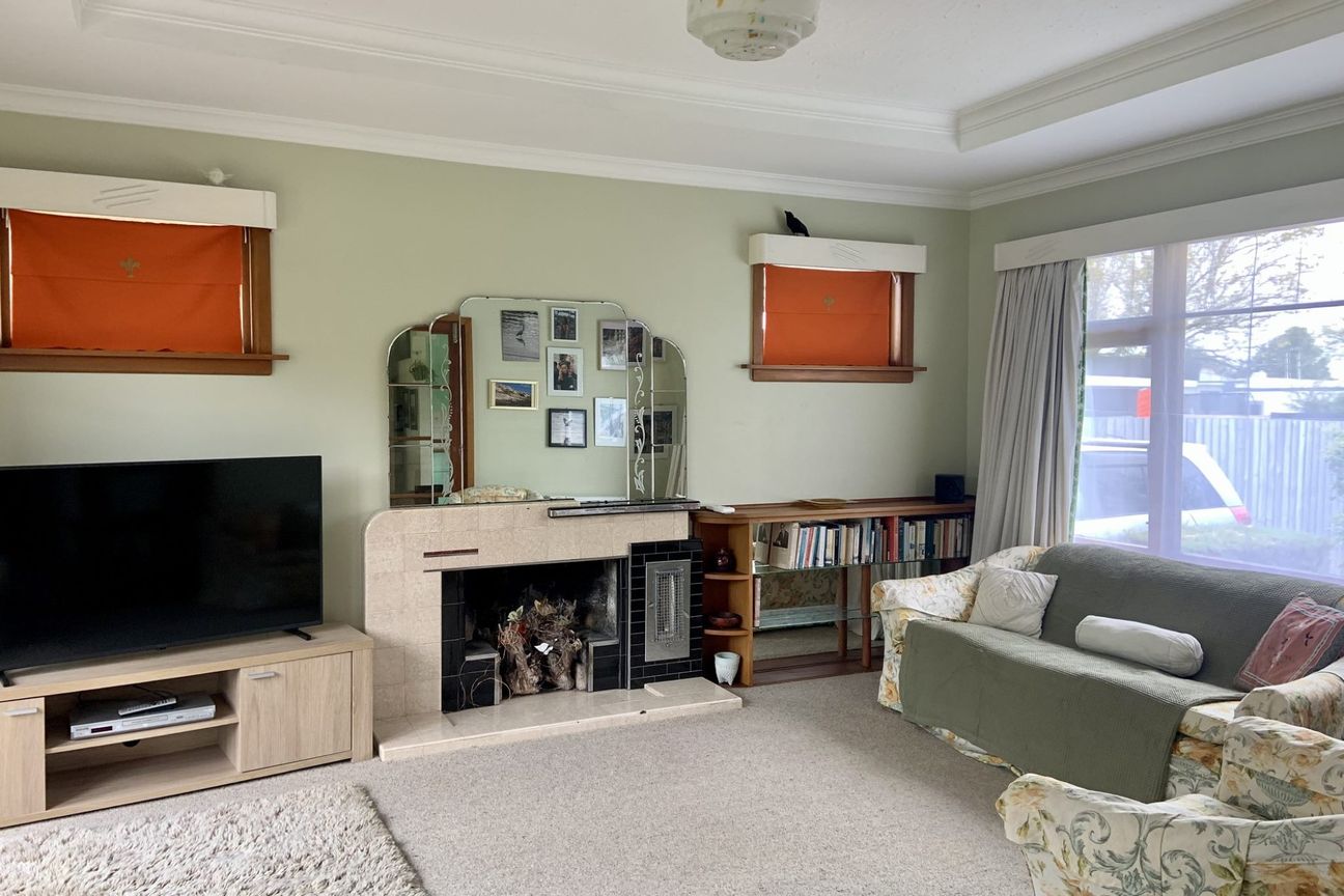 Very Cute Fully Furnished Retro Styled Bungalow Situated On Gorgeous Garden Setting! - Bild 3