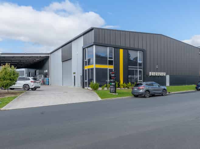 Quality office plus warehouse