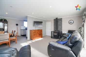 185,187,18 Scott Street, Kingswell