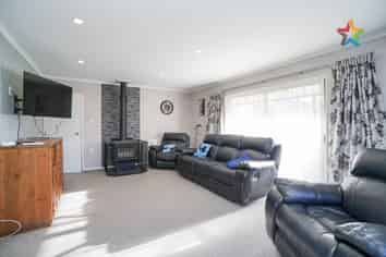 185,187,18 Scott Street, Kingswell