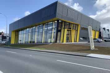 New Build with High-Profile Frontage | 961m2