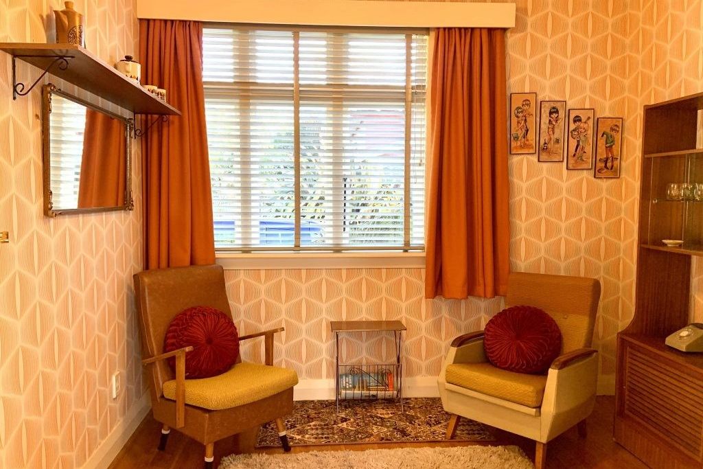 Gorgeous retro style fully furnished immaculate cottage! - Aanzicht 6