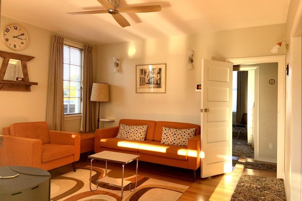 Gorgeous retro style fully furnished immaculate cottage! - Aanzicht 4