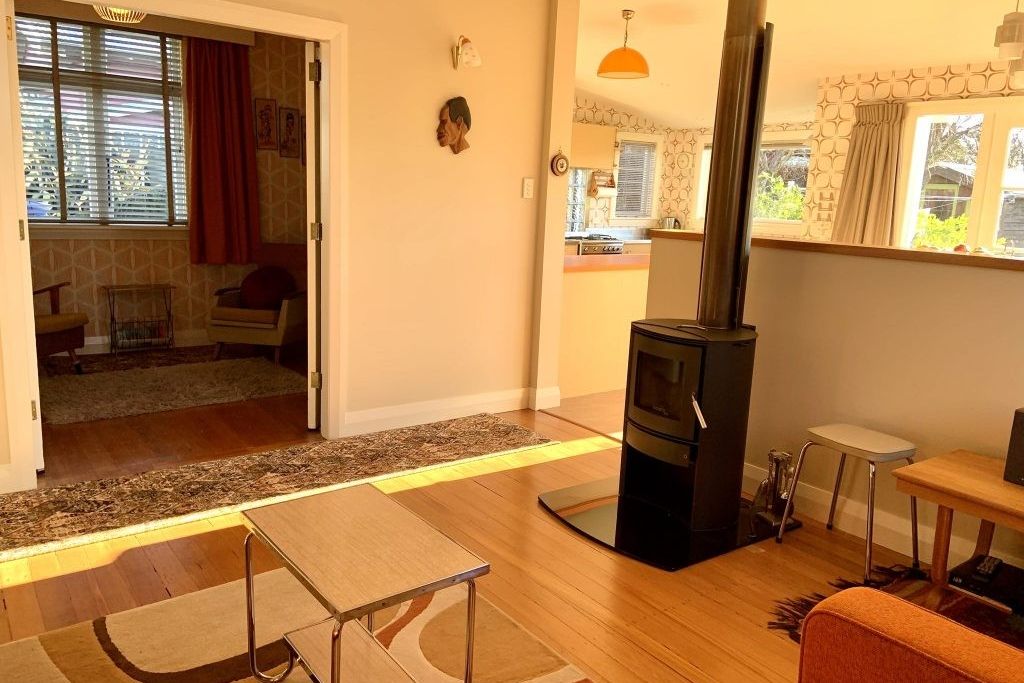Gorgeous retro style fully furnished immaculate cottage! - Aanzicht 5