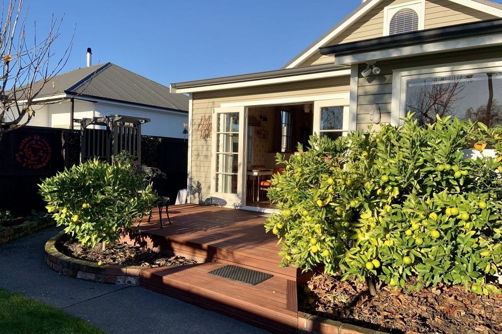 Gorgeous retro style fully furnished immaculate cottage! - Aanzicht 2