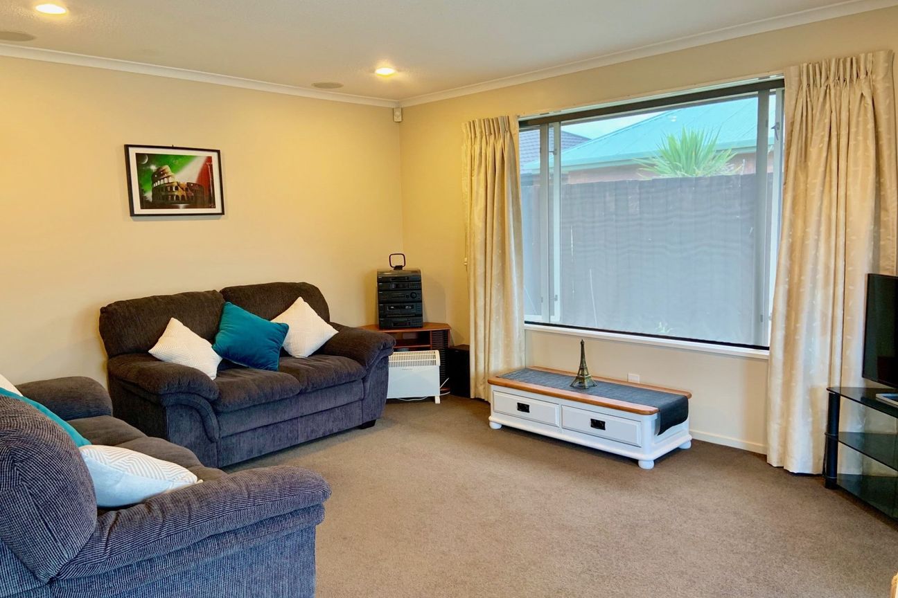Fully Furnished Immaculate Rear Townhouse! - Widok 3