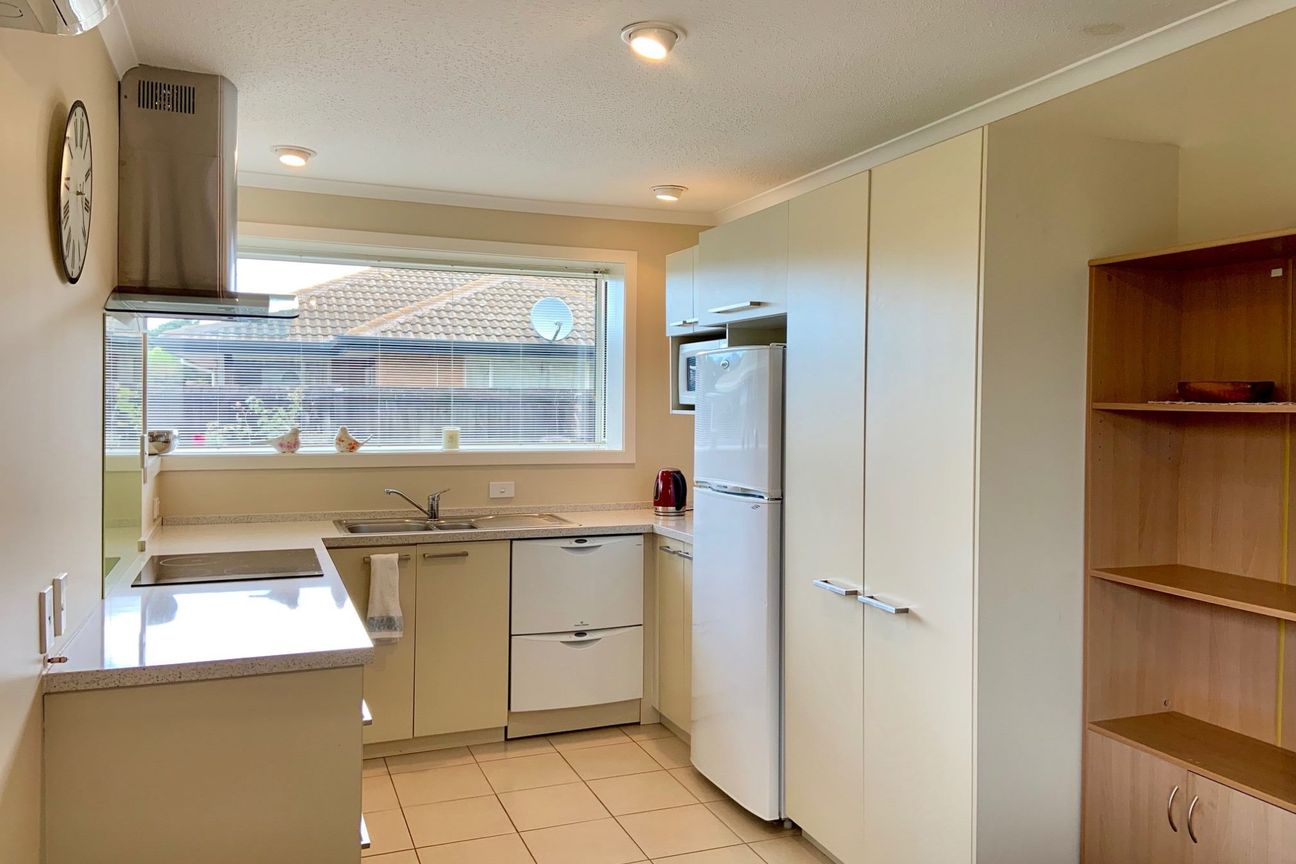 Fully Furnished Immaculate Rear Townhouse! - Widok 2