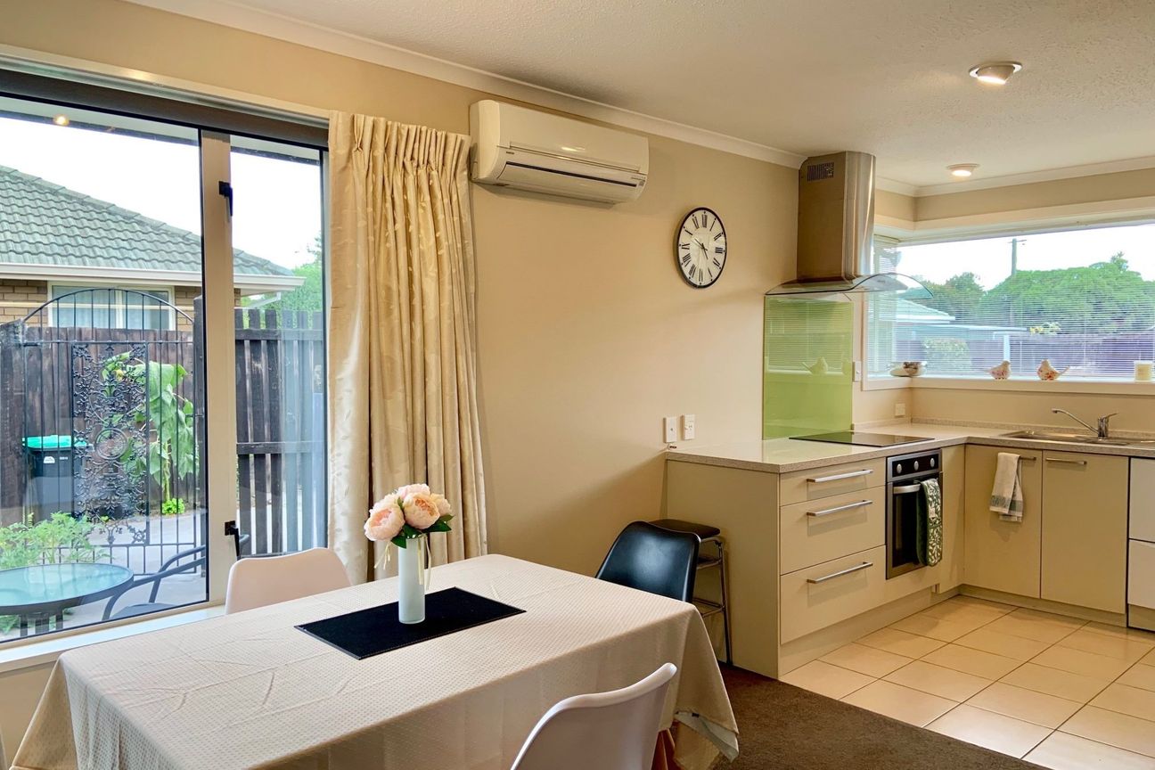 Fully Furnished Immaculate Rear Townhouse! - Widok 4