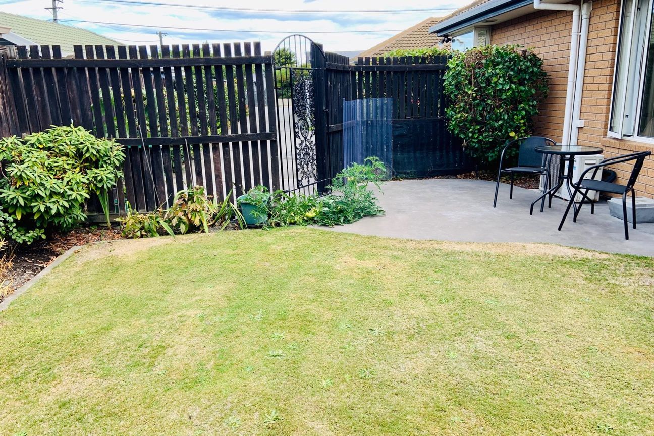 Fully Furnished Immaculate Rear Townhouse! - Widok 6