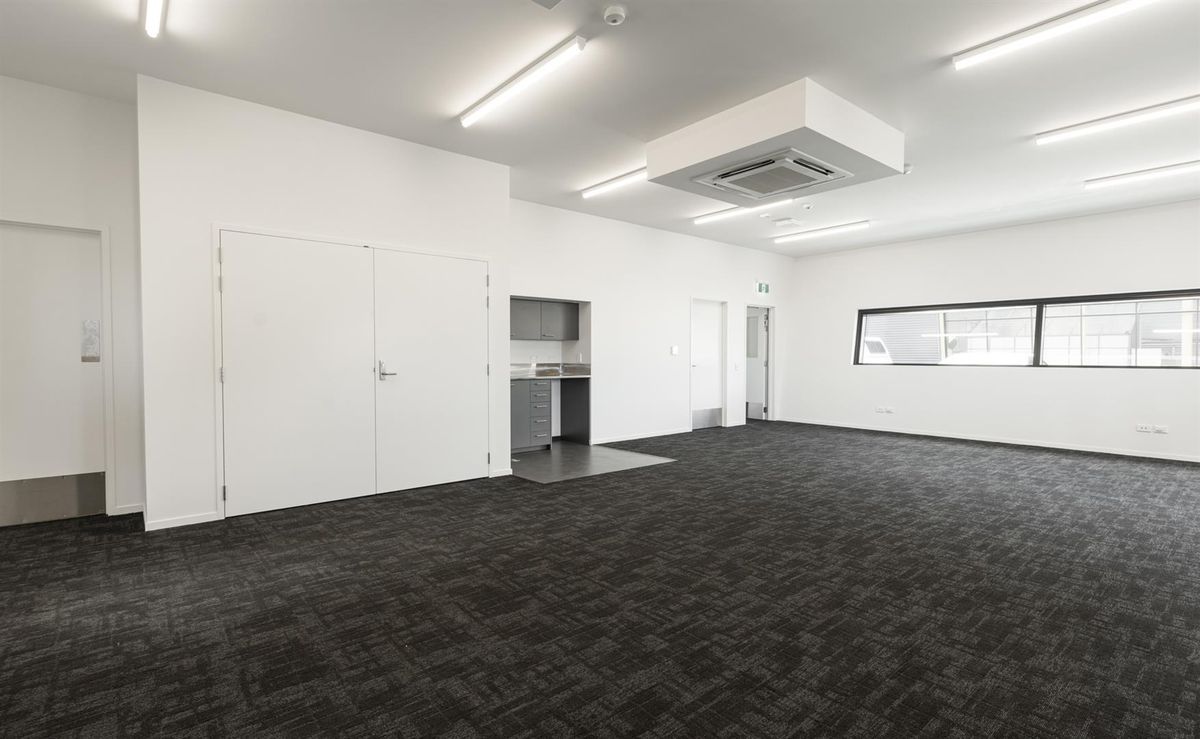 Showroom/Warehouse on Church Street - Mehr