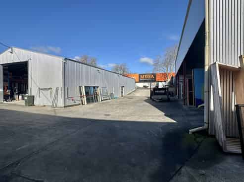 Versatile Carter's Flat Opportunity