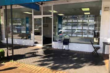 PRIME RETAIL SHOP IN THE HEART OF DEVONPORT
