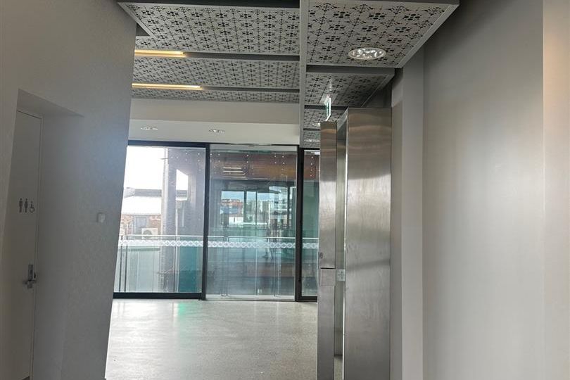 Character Office Space Available - Vaizdas 6