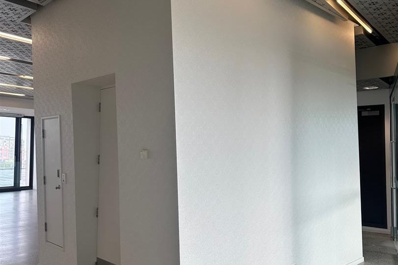 Character Office Space Available - Vaizdas 4
