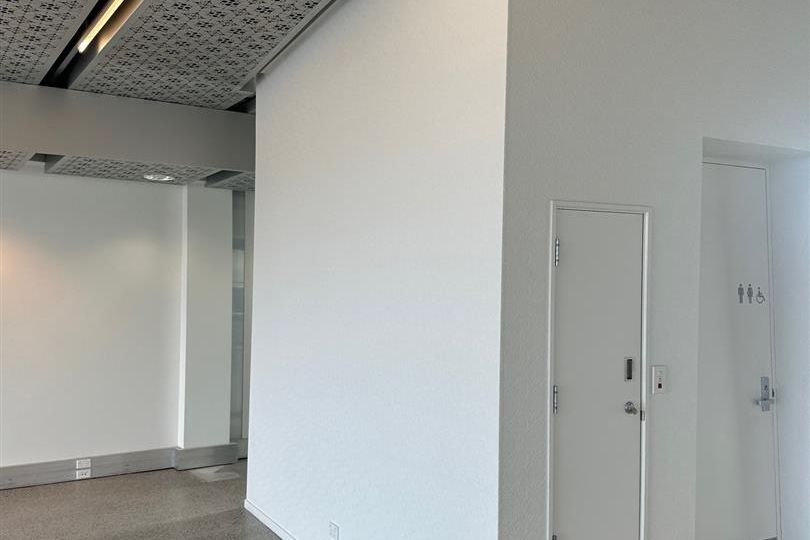 Character Office Space Available - Daugiau