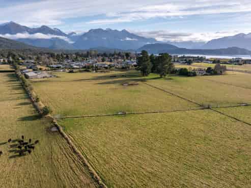 70 Hillside-Manapouri Road, Manapouri