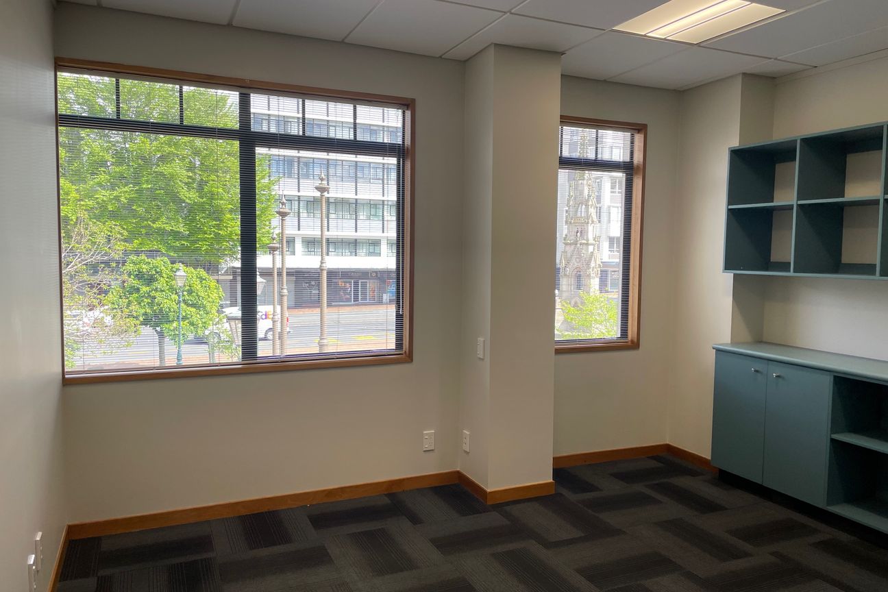 Plaza House/Exchange Office Suite 216 m² – další