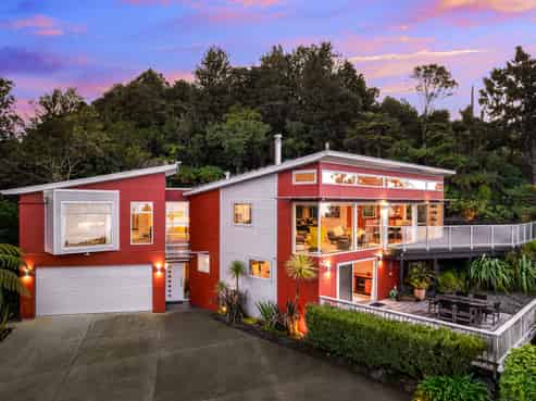 535 Scenic Drive, Waiatarua