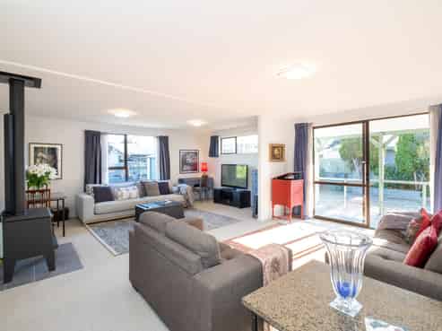 10 Oregon Road, Te Awanga