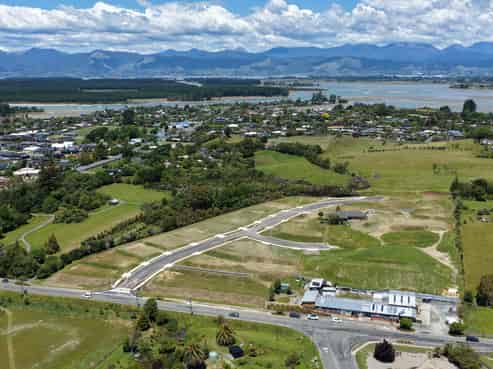 166 Mapua Drive, Mapua