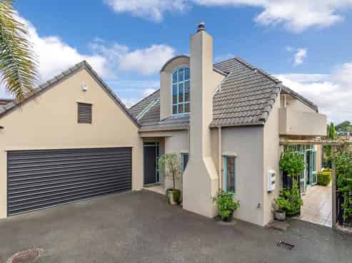 2/110 Aberdeen Road, Campbells Bay