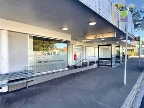 High Visibility – Busy Mall Location