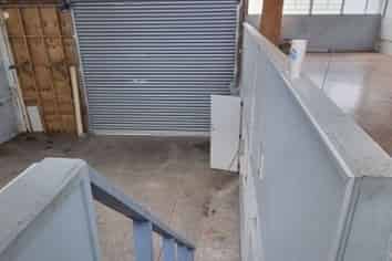 COMMERCIAL BUILDING FOR LEASE 