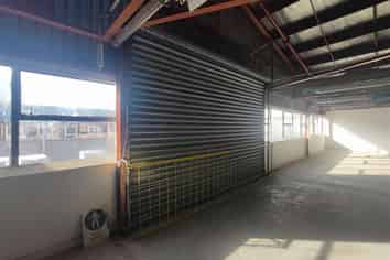 "Industrial Gem: Prime Space Awaits!"