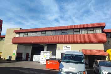 "Industrial Gem: Prime Space Awaits!"