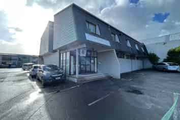177 sqm Refurbed Office – Available Now! 