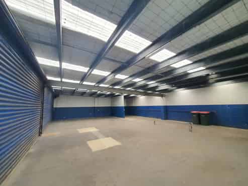 High profile retail/workshop for lease