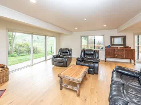 455 Longacre Road, Okoia