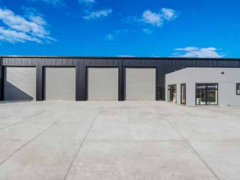 3 x Interlinked Modern Industrial Units