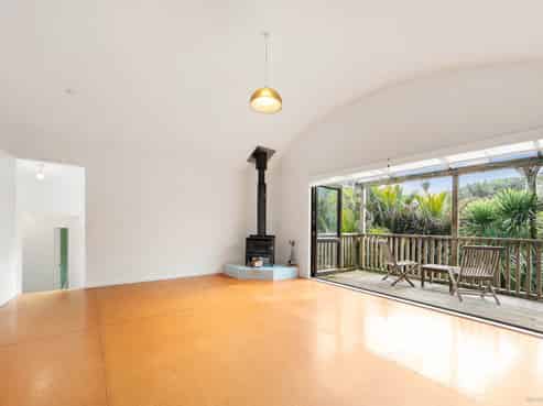 9 Rayner Road, Piha