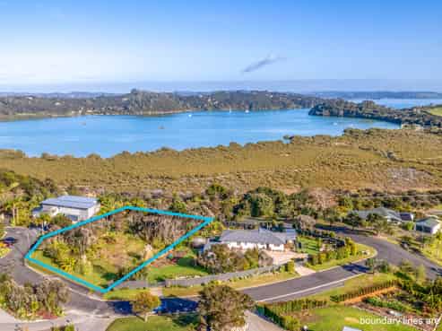 4 Toi Track, Russell