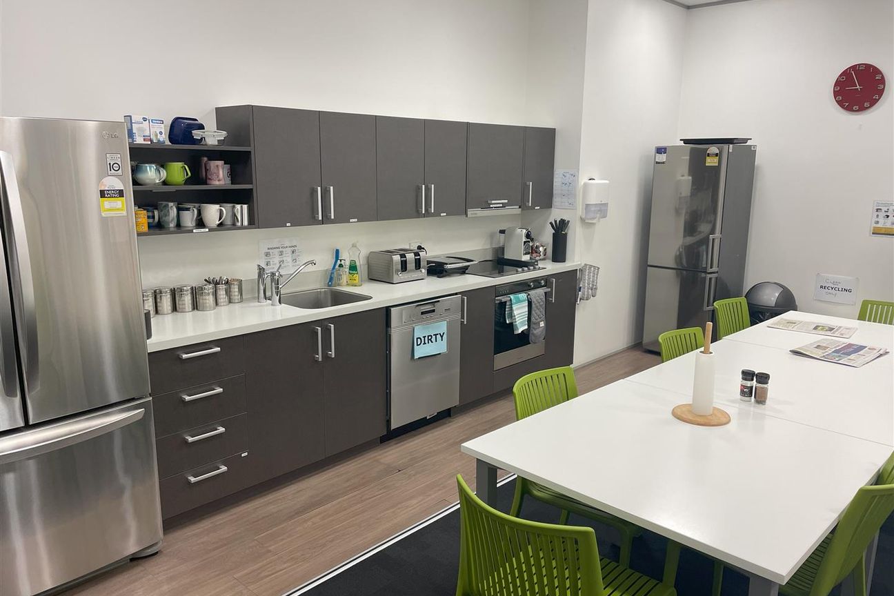 Large, Fit- out CBD Office with Ample Parking - Ansicht 5