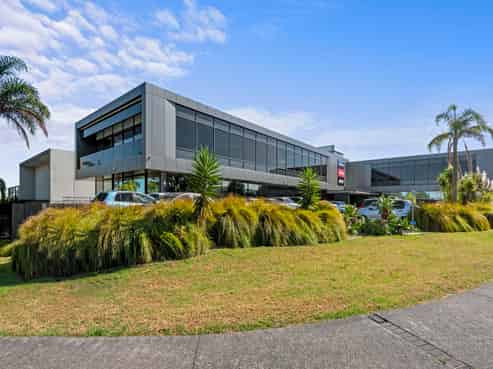 Outstanding Commercial Premises 