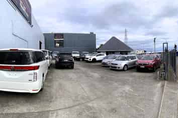 High-Profile Corner Site | 325m2 + 550m2