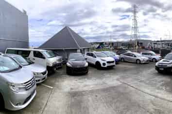 High-Profile Corner Site | 325m2 + 550m2