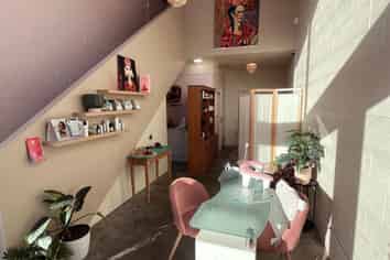 Lyall Bay Junction Unit for Sale — Vacant Possession