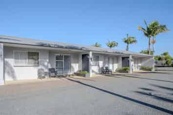 THIS FREEHOLD PROPERTY HAS IT ALL!