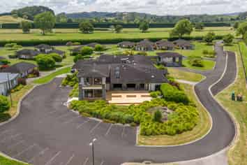 Premier Lakeside Investment: Resort Perfection