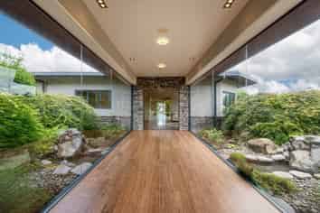 Premier Lakeside Investment: Resort Perfection
