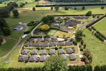 Premier Lakeside Investment: Resort Perfection