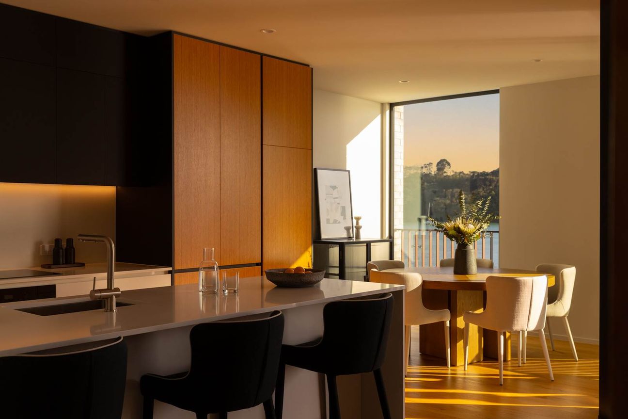 Waterfront Superior Living $1,495,000 – pohled 2