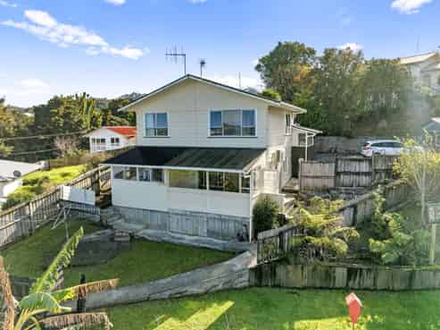 10 Memorial Drive, Parahaki