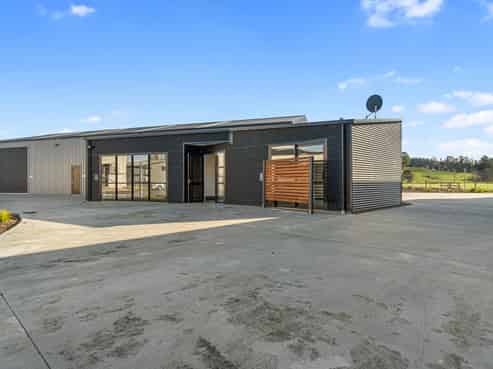 Prestige Building, Secure Yard