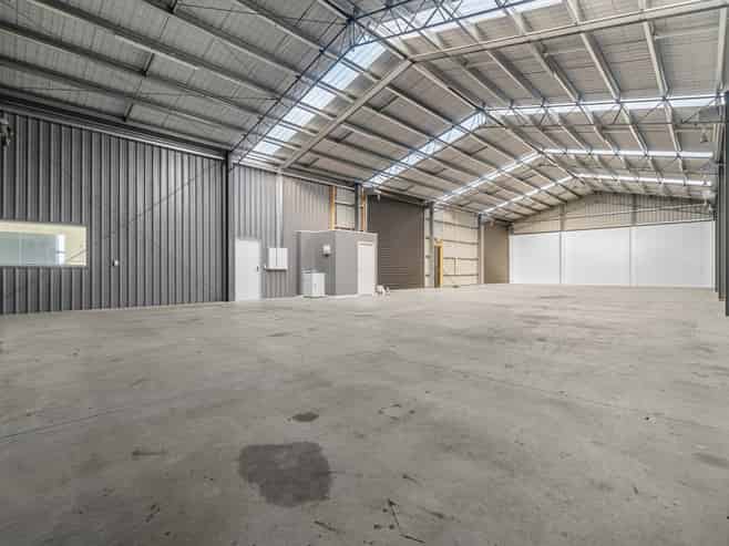 Prestige Building, Secure Yard